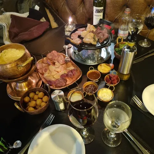 Rostie Restaurante Fondue e Pizzaria, Campos do Jordão, São Paulo, Brasil