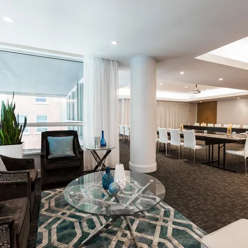 Warwick Le Crystal, Montreal, Quebec, Canadá